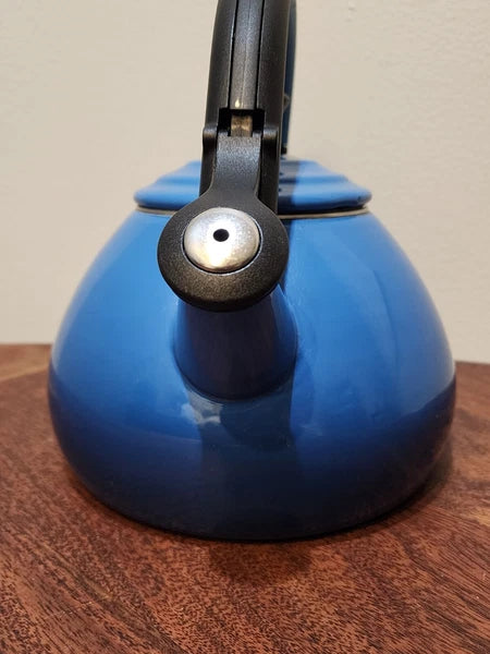 Le Creuset Blue Enamel On Steel Oolong Whistling Tea Kettle 1.6 qt Superb Condit
