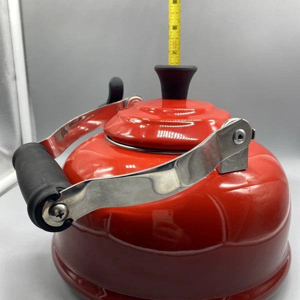 Le Creuset Classic Red Ombré Enamel Whistling Tea Kettle Pot 1.6 L / 1.7 Qt