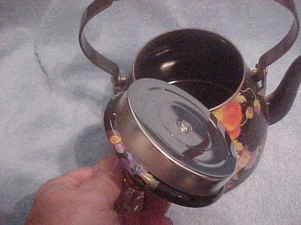 MacKENZIE CHILDS 2 QT BLACK FLOWER MARKET TEA KETTLE DISPLAY UNUSED