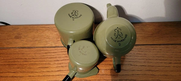 VINTAGE SET OF HUTA SILESIA ENAMEL WARE GREEN/WHITE CUP, TEA POT, WARMING POT