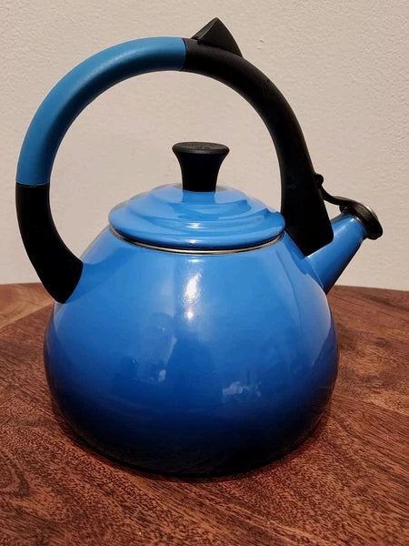 Le Creuset Blue Enamel On Steel Oolong Whistling Tea Kettle 1.6 qt Superb Condit