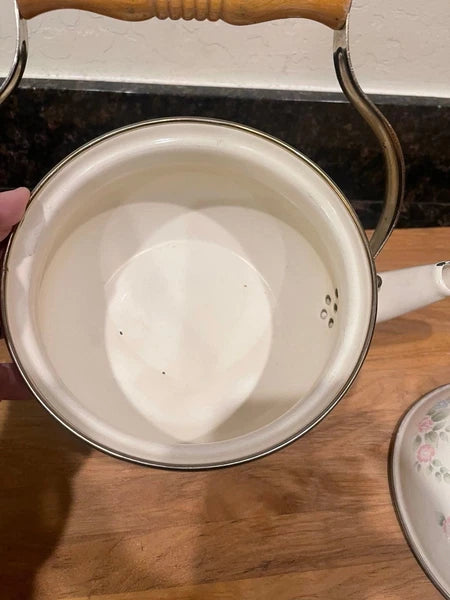 Pfaltzgraff Tea Rose Enamelware Kettle w/Lid