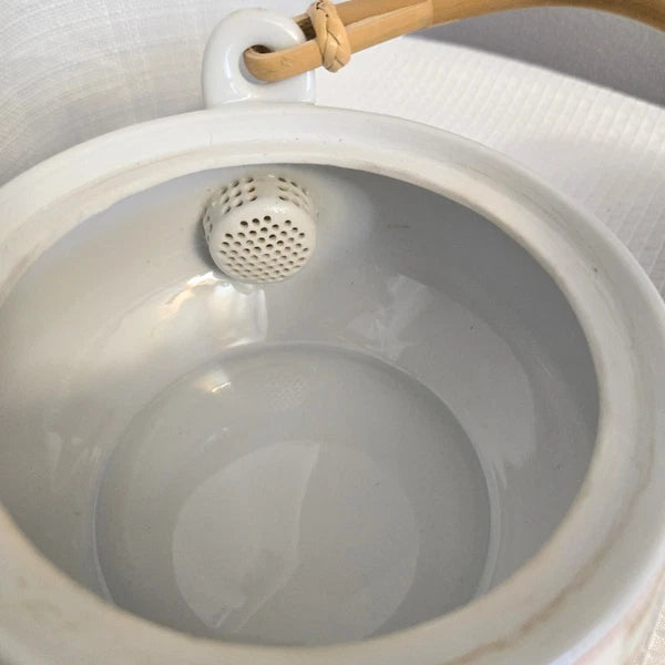 Vtg Porcelain Loose Leaf Teapot 4 Cups Oriental Design People Bamboo Handle