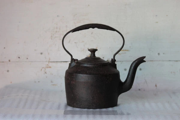 Enamel Inside Tea Kettle Vintage Cast Iron 4 Pints Kitchenware Made in England