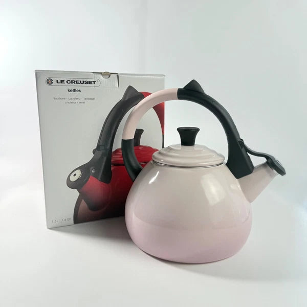 Le Creuset 1.6 qt / 1.5 L Oolong Whistling Tea Kettle – Shell Pink – New in Box