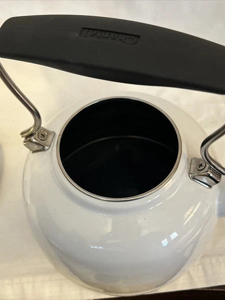 Chantal Enamel on Steel Vintage 1.7 Quart WHITE Whistling Tea Pot Kettle Preowne