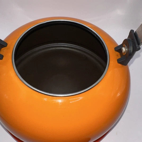 Le Creuset Orange Flame Enamel Whistling Tea Kettle Pot Sturdy Handle 1.7 Qt