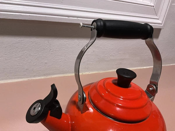 Le Creuset Red Cerise Tea Whistling Kettle 1.6L / 1.7 Qt Ombre Enamel Teapot