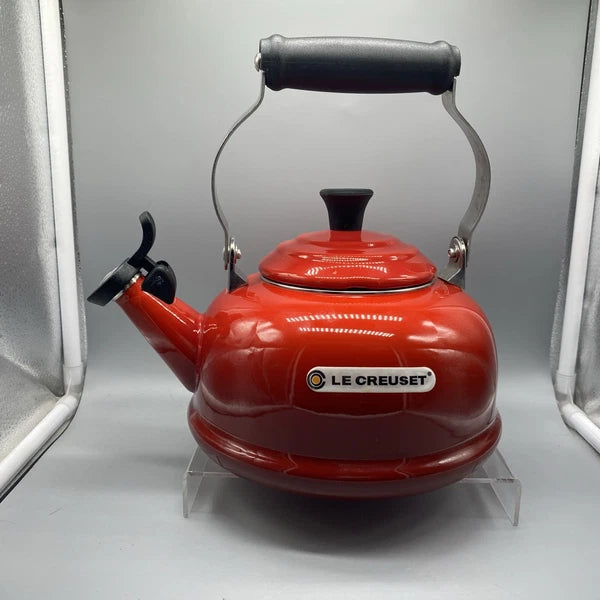 Le Creuset Classic Red Ombré Enamel Whistling Tea Kettle Pot 1.6 L / 1.7 Qt